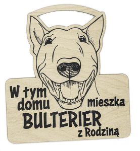 Drewniana tabliczka dekoracyjna Bulterier - w tym domu mieszka Bulterier z Rodziną (1)